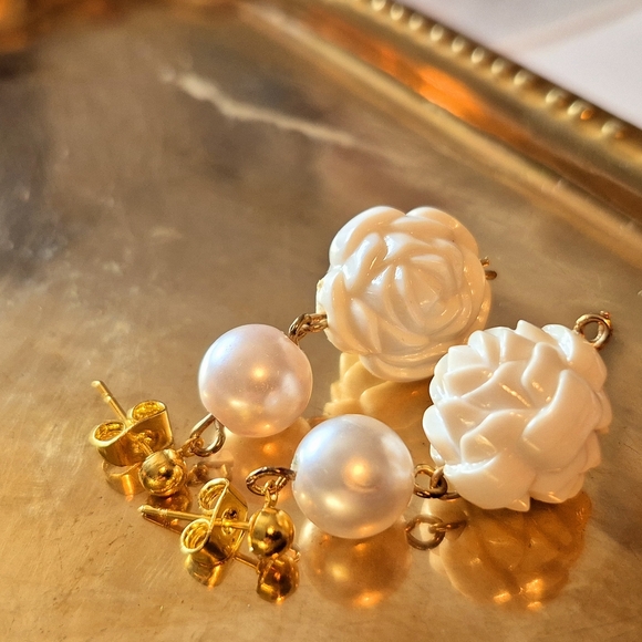 White Rose and Faux Pearl Post Pierce Earrings - Picture 3 of 6